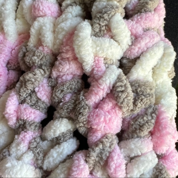 Vintage Bernat Yarn Knit Fringe Scarf Ivory Pink Gray Chunky 40” Plus - Picture 9 of 11